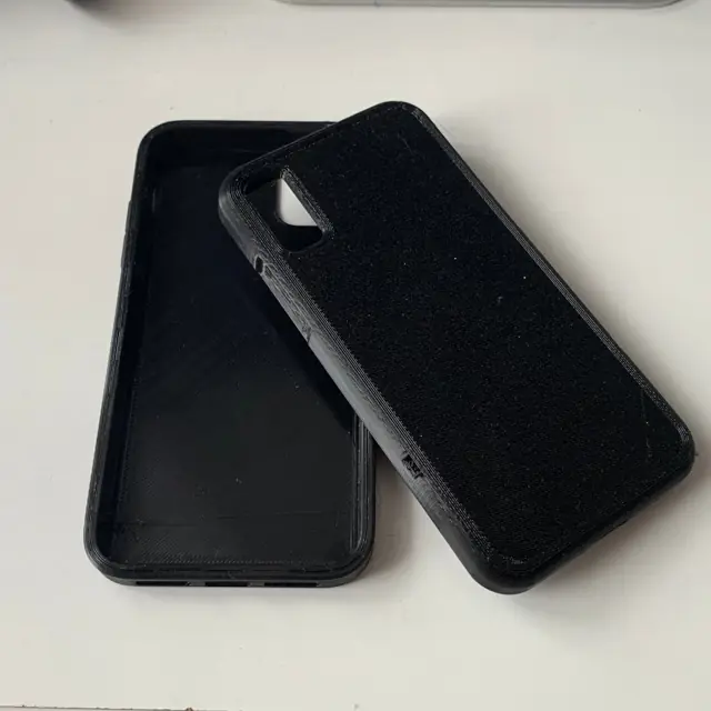 Obal na iPhone z TPU – obaly položené na sebe