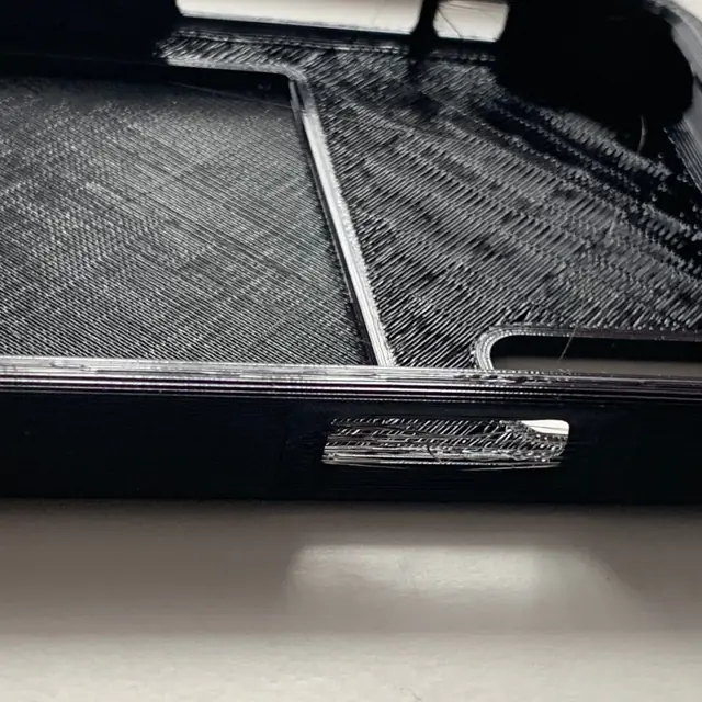 Obal na iPhone z TPU – výrez pre tlačidlo zvnútra