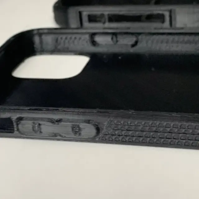 Obal na iPhone z TPU – bok so štruktúrovaným vzorom