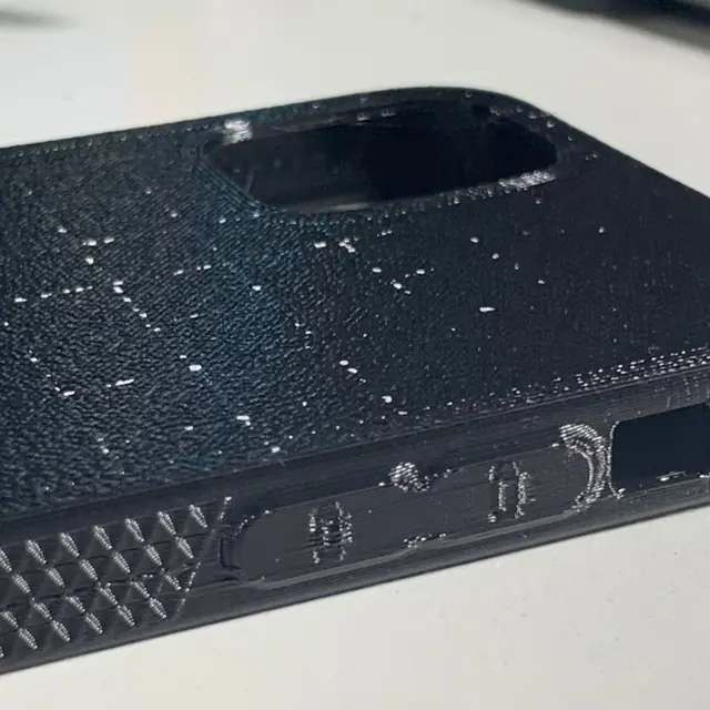 Obal na iPhone z TPU – detail povrchu a bočného vzoru
