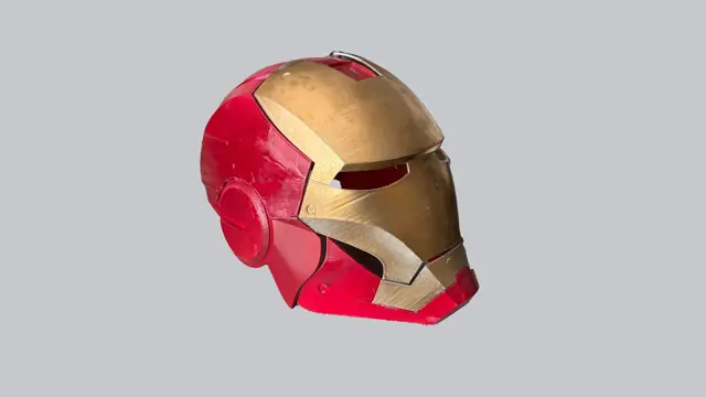 Prilba Iron Man Mark III – pohľad z pravej strany
