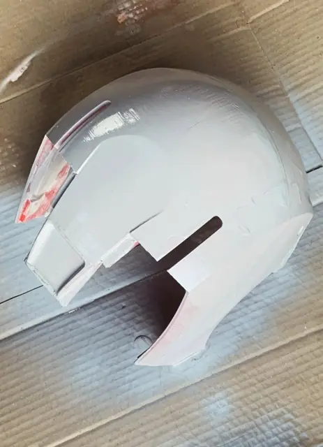 Prilba Iron Man Mark III – horná časť – pohľad zboku